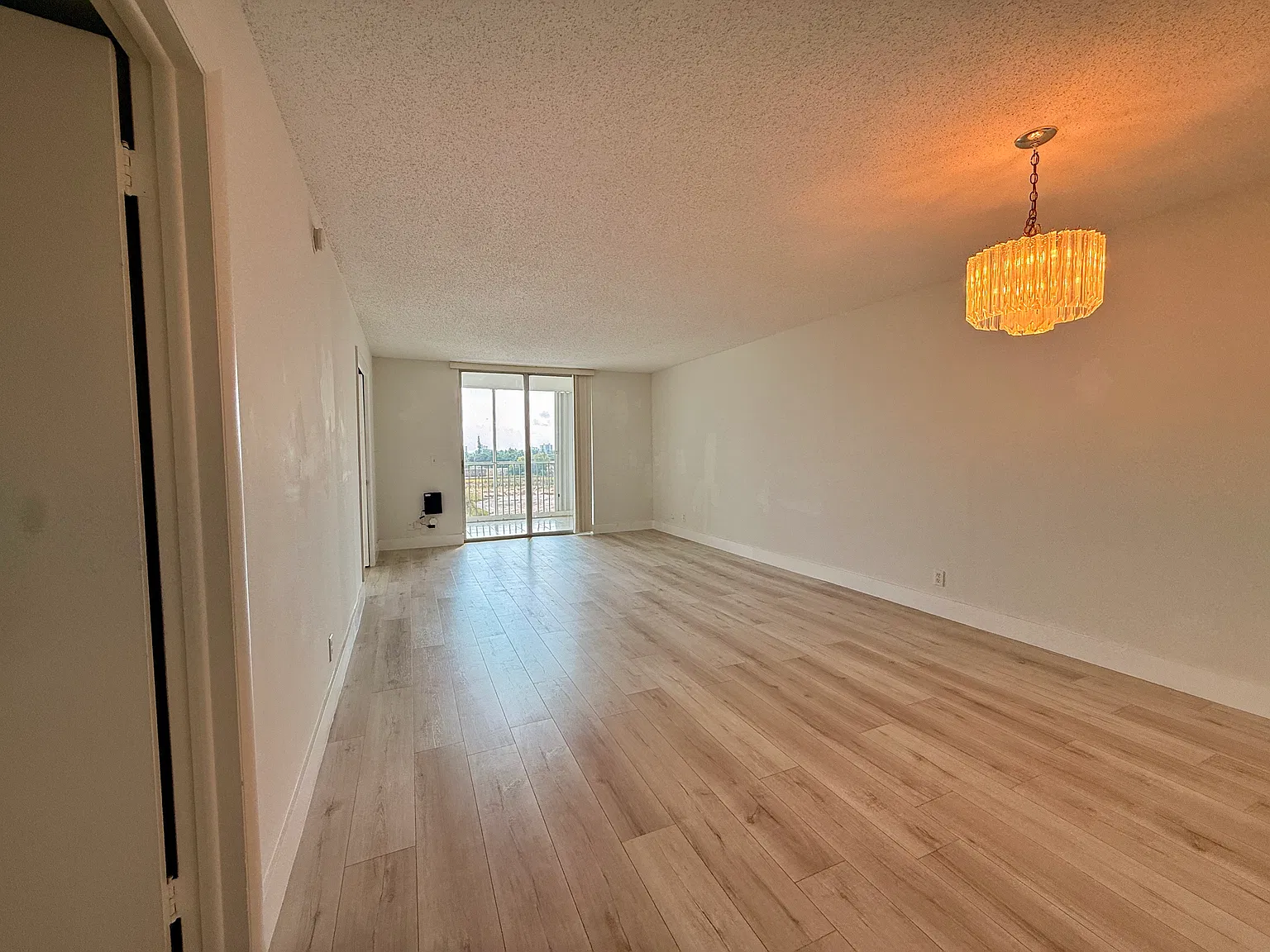 2 bed, 1050 sqft, $2,150 — Photo 4