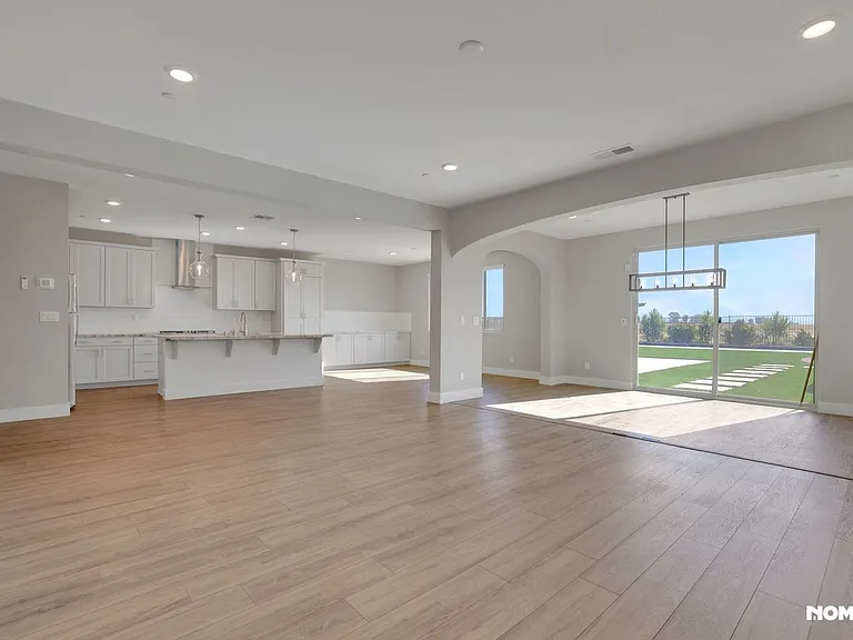 12925 Knightsbrook Ave — Photo 7