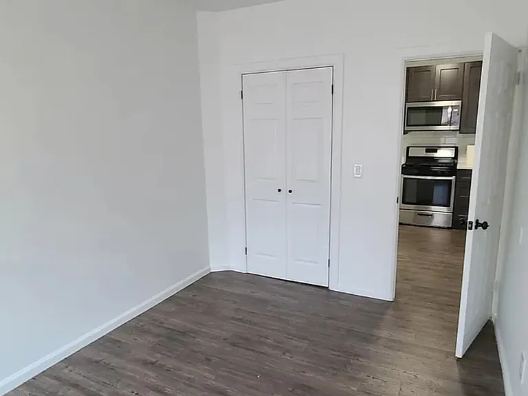 183 W 24th St #2R — Photo 3