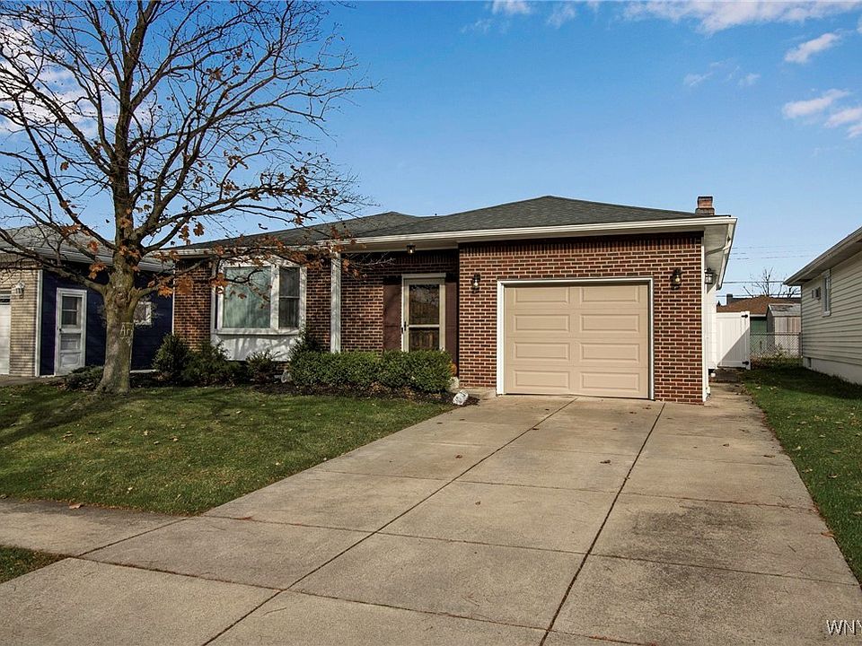 1st image of 32 E Cherbourg Dr