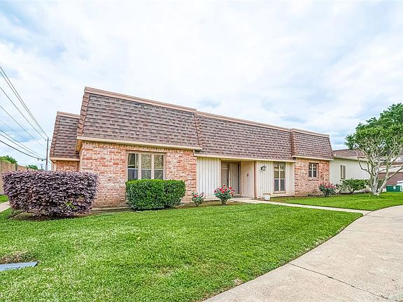 3rd image of 2812 Camelot Lane #1