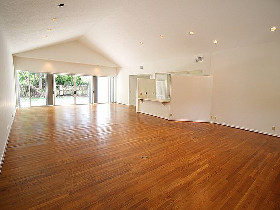 3rd image of 250 Miramar Way
