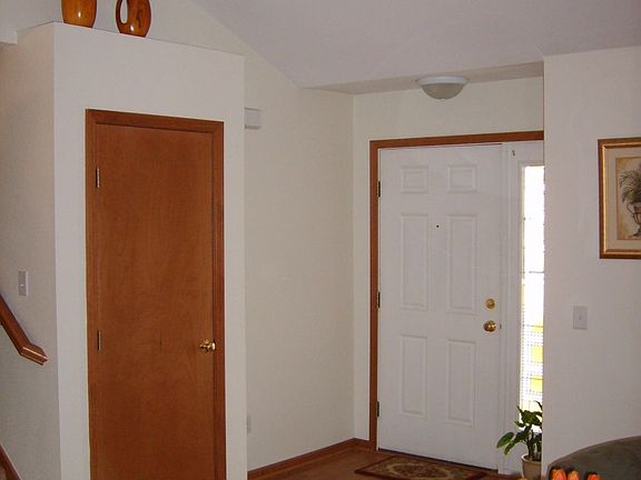 Front entry and Overhead Nook