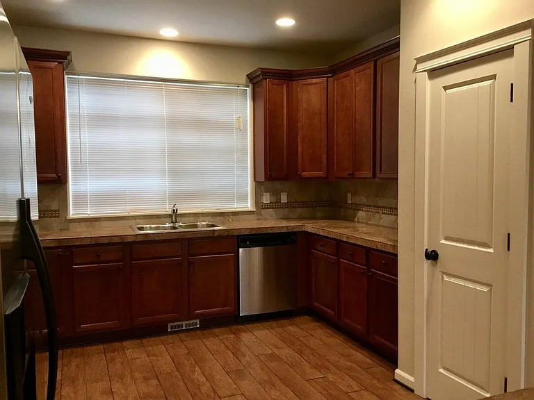 10012 SE Old Town Ct — Photo 4