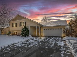 451 Ridge Ln, Chaska, MN 55318