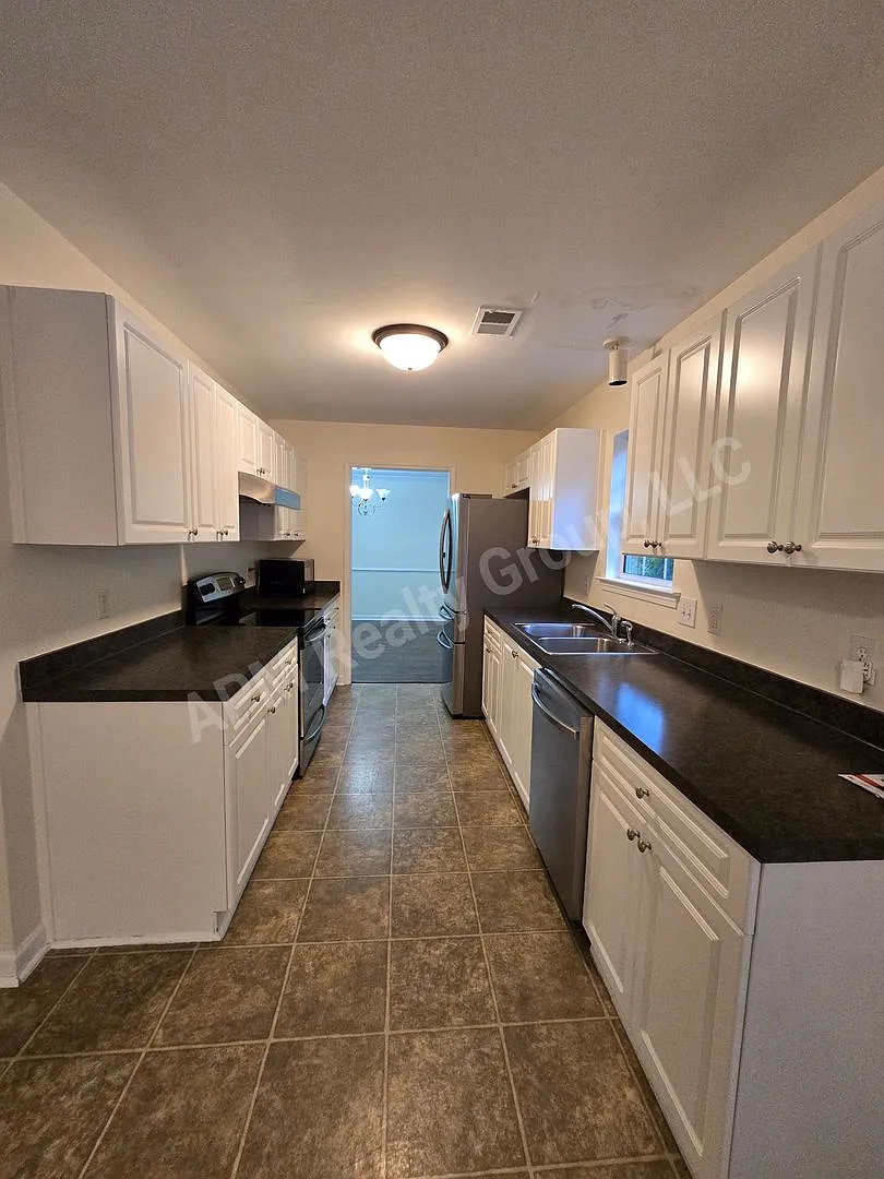 Four bedroom home off Hardscrabble — Photo 4