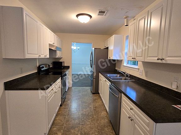 4th image of 212 Jasmine Place Dr
