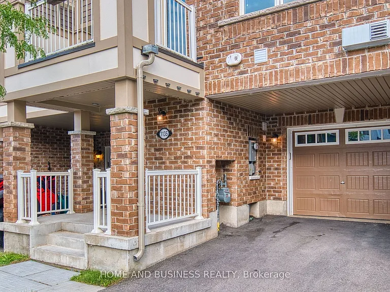 1135 Duignan Cres — Photo 4
