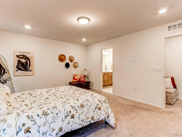 564 Felicity Loop — Photo 39