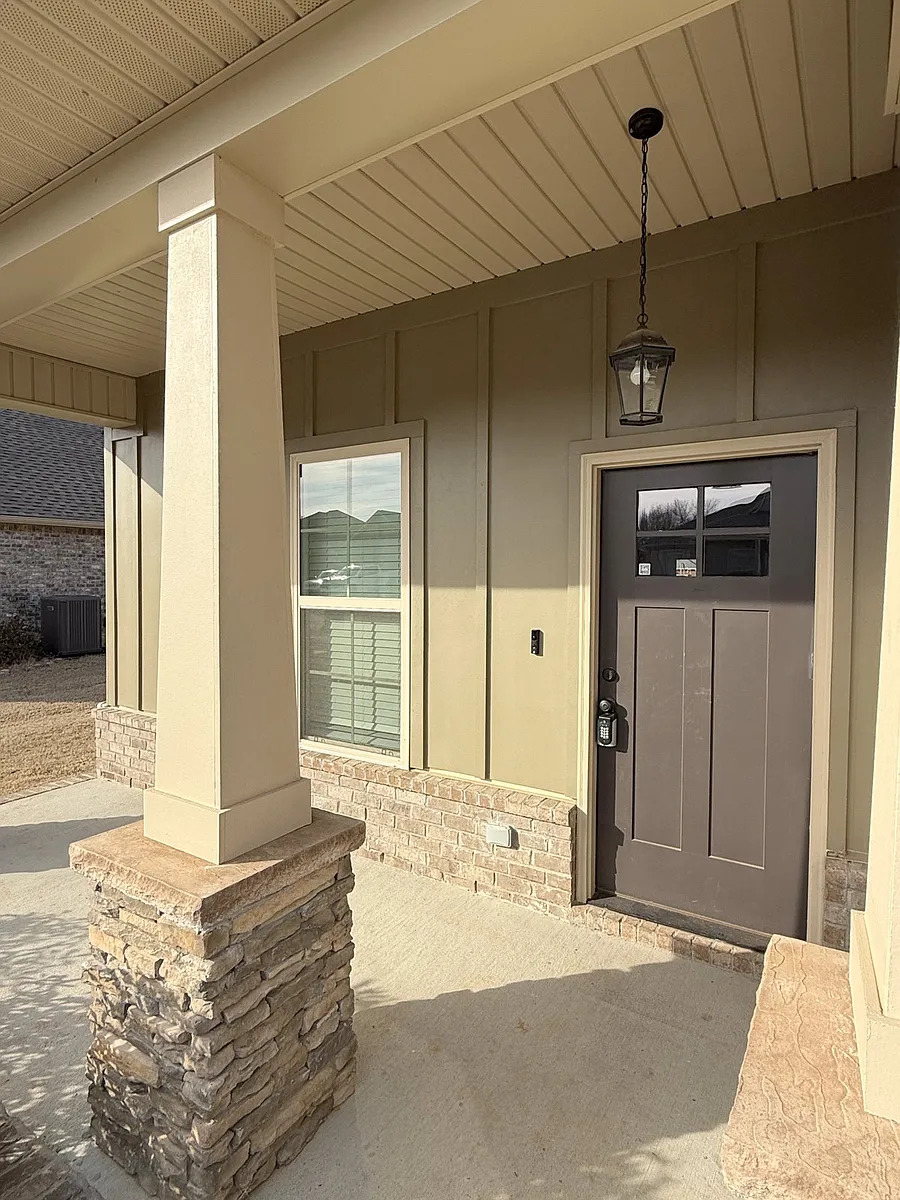 Building Photo - 24057 Quints Dr