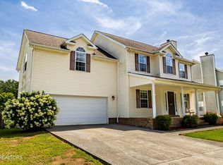 824 Mackenzie Dr, Maryville, TN 37804