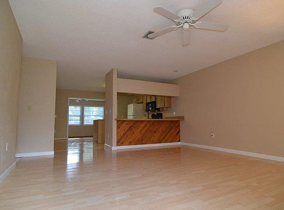 2nd image of 33 Richfield Ln