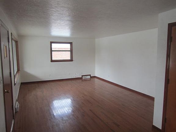 3rd image of 2330 Hawthorne Dr