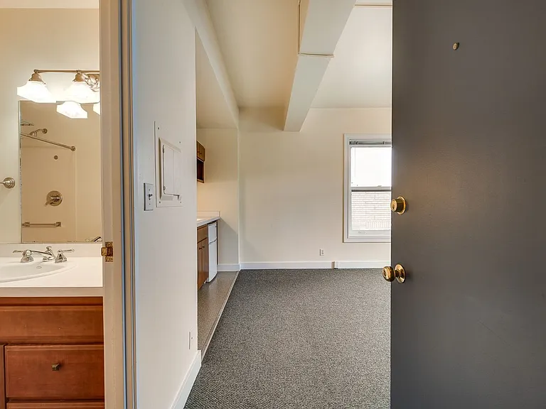 Washington Plaza Apartments — Photo 21
