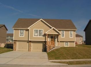 8004 NE 111th St, Kansas City, MO 64157