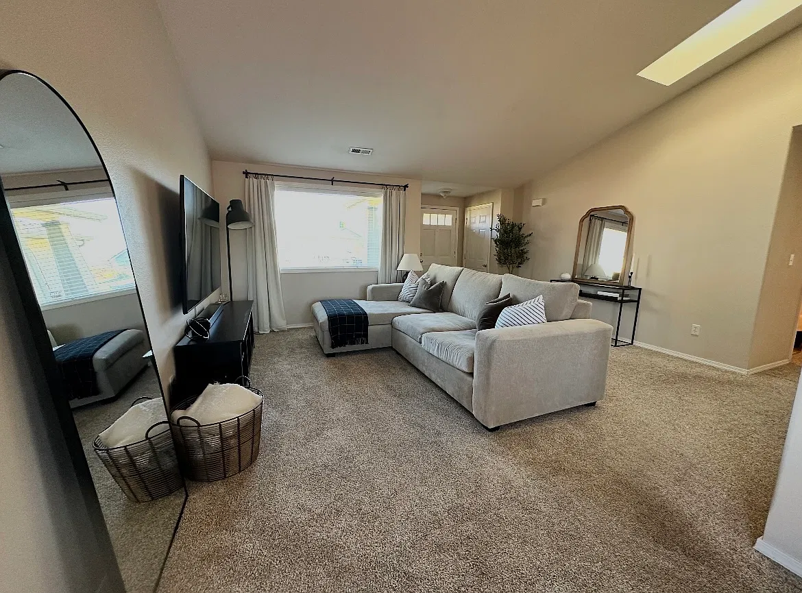2 bed, 1032 sqft, $1,800 — Photo 1