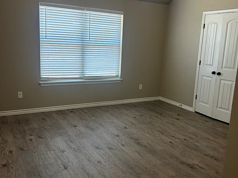 4300 Hunters Place Dr #B — Photo 12