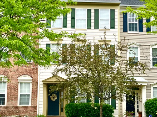 42788 Cedar Hedge St, Chantilly, VA 20152