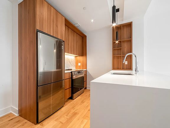 4th image of 2641 3rd St #457