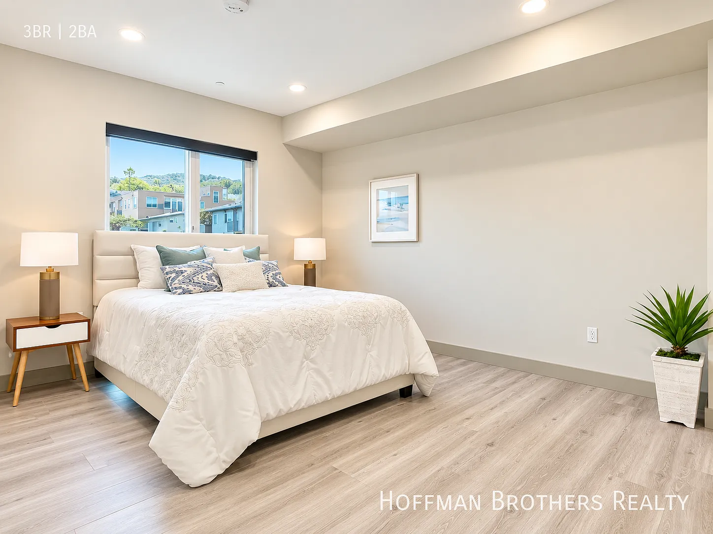 Versatile Residence with Generous Space & a Defined Interior — Photo 4