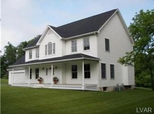 1660 Woodbridge Ln, Center Valley, PA 18034