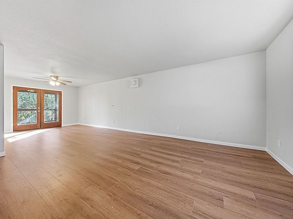 3rd image of 20767 Chicken Springs Rd