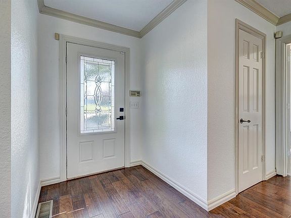 4th image of 2306 Robinwood Pl