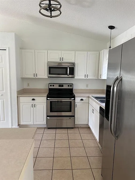 3 bed, 2.0 bath, 1440 sqft, $1,995 — Photo 3