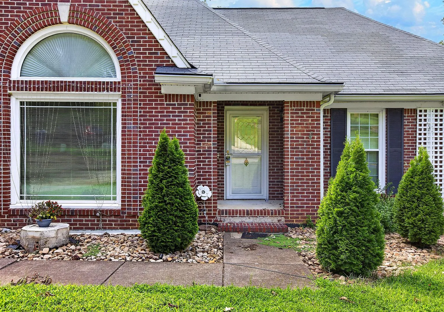 Spacious 5 bedroom house — Photo 2