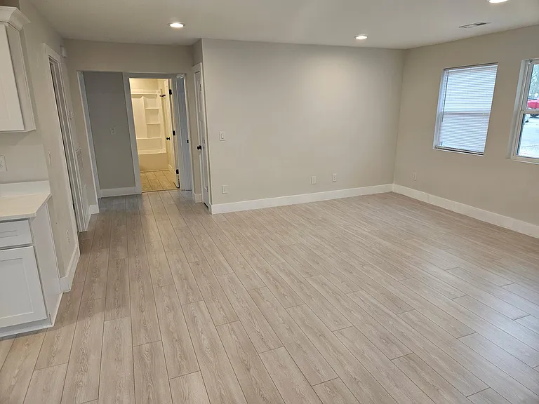2040 Sandy Ford Rd — Photo 4