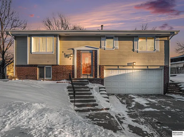 13967 Meadows Pkwy, Omaha, NE 68138