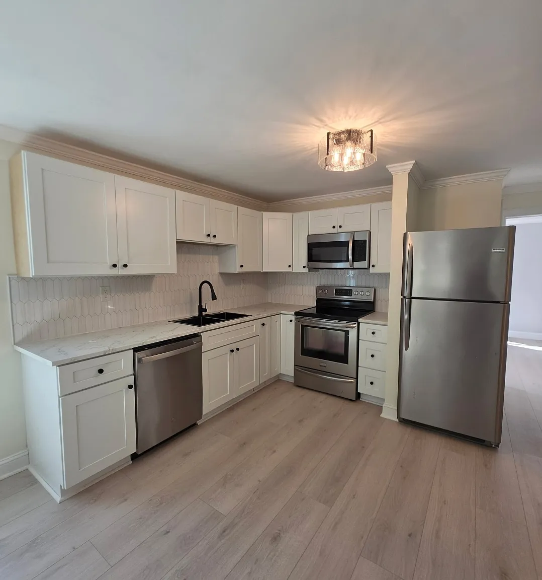 3 bed, 917 sqft, $1,200 — Photo 2