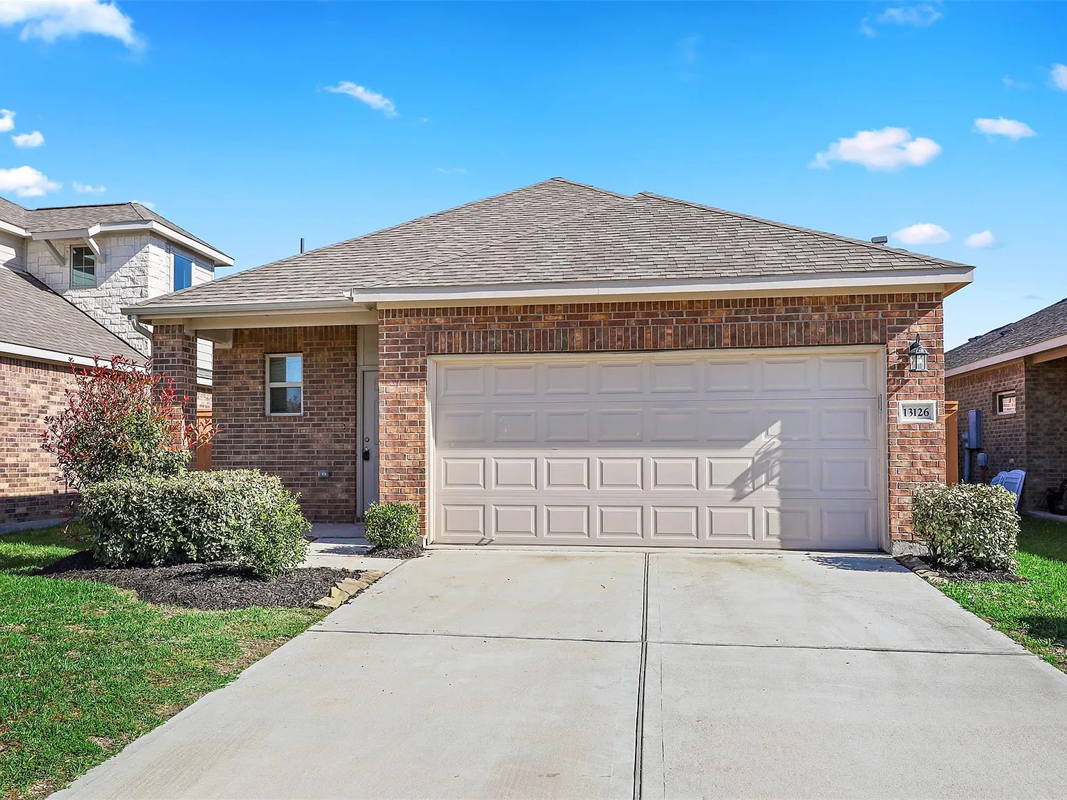3 bed, 3.0 bath, 1792 sqft, $2,400 — Photo 2