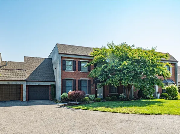 204 N Captains Way #204, Bay Shore, NY 11706