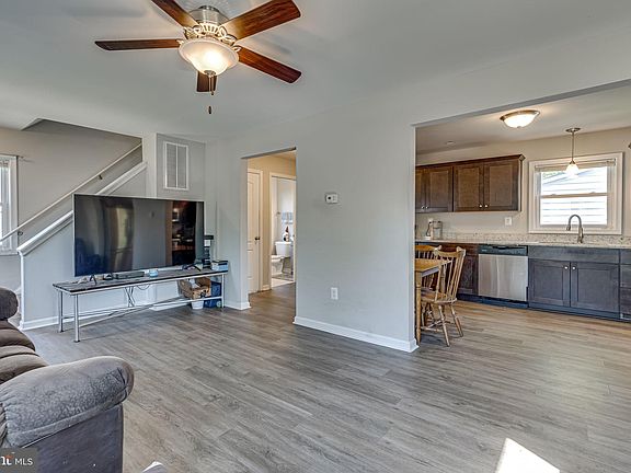 4th image of 46480 Midway Dr