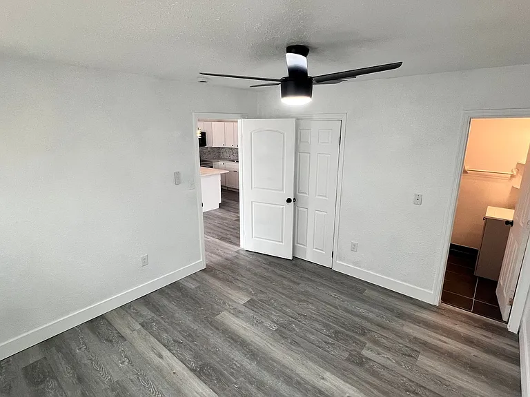 1085 Cleveland St — Photo 19