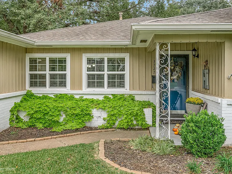 3727 Greenway Pl — Photo 2