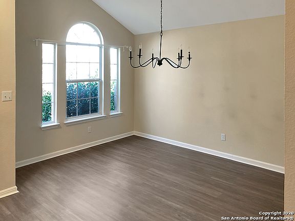 3rd image of 204 Shadow Mountain Dr
