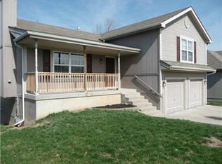 2016 NW 62nd St, Kansas City, MO 64151