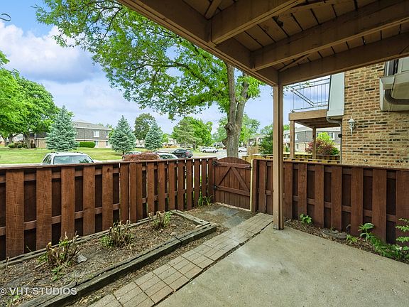 3rd image of 4500 Kings Walk Dr APT 1D