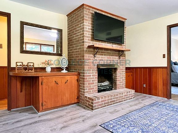 2nd image of 146 Rosedale Cir