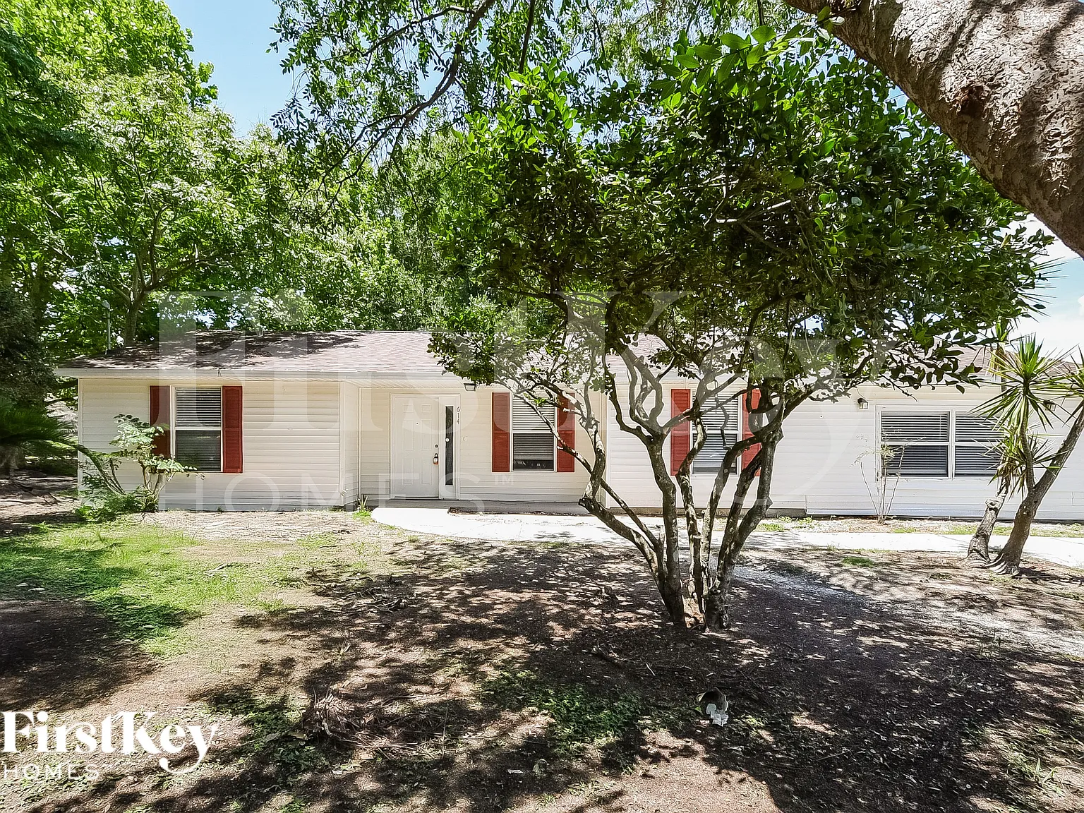 3 bed, 2.0 bath, 1572 sqft, $1,565 — Photo 1