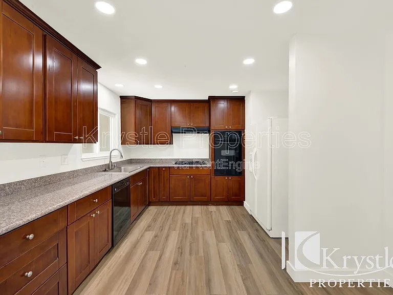 319 Aragon St — Photo 7