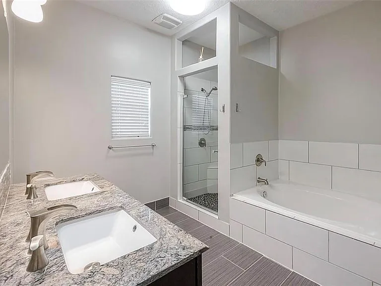 511 Bishop St — Photo 16