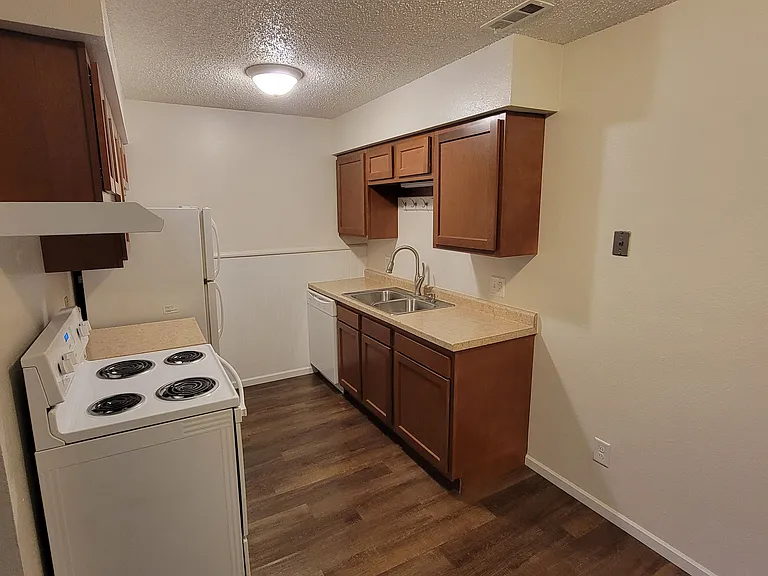 1117 Tiffany Pl #1 — Photo 3