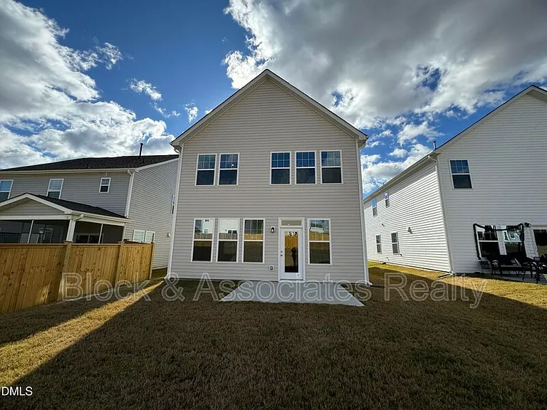37 Bluebell St — Photo 5