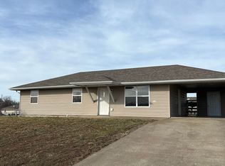 1209 Lake Dr, Lebanon, MO 65536