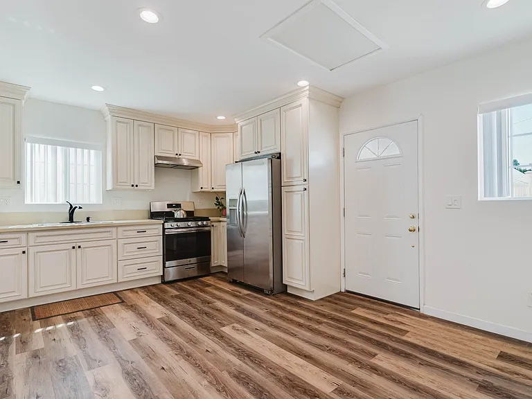 2027 Bonita Ave — Photo 10