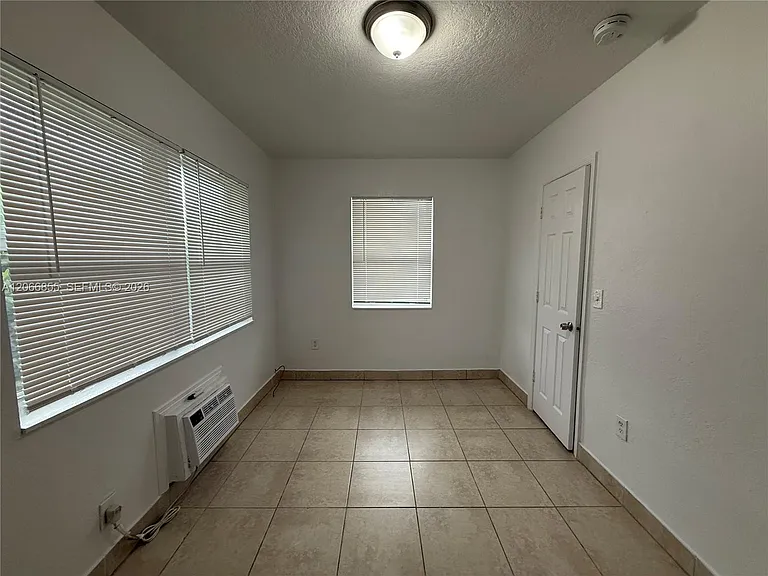 1255 SW 6th St #1 — Photo 2