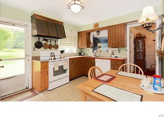 5th image of 34 Hickory Ln